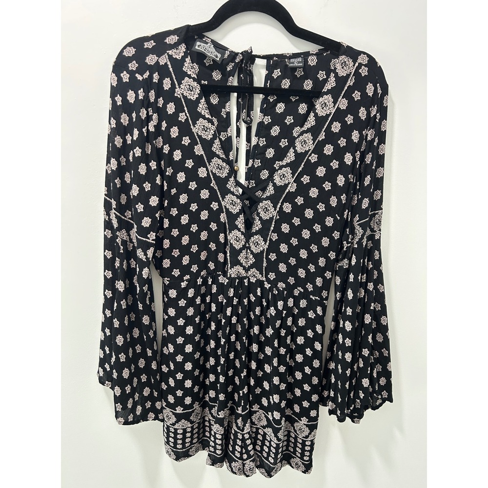 Angie Womens Black Geometric Print Bell Sleeve Lace Up Boho Romper Large
